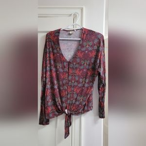 Size medium top with tie